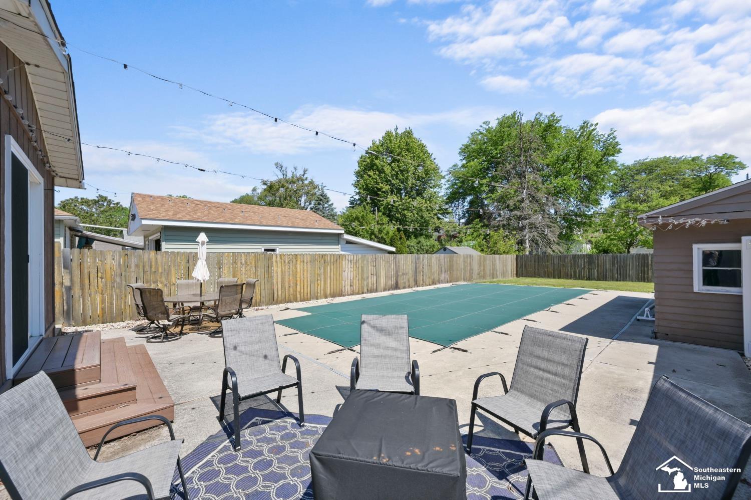5864 Edgewood Boulevard Monroe, MI 48161 - Photo 18 of 25 50209778-b14f57a0-1464-411b-ac76-0b70071500ba.JPG