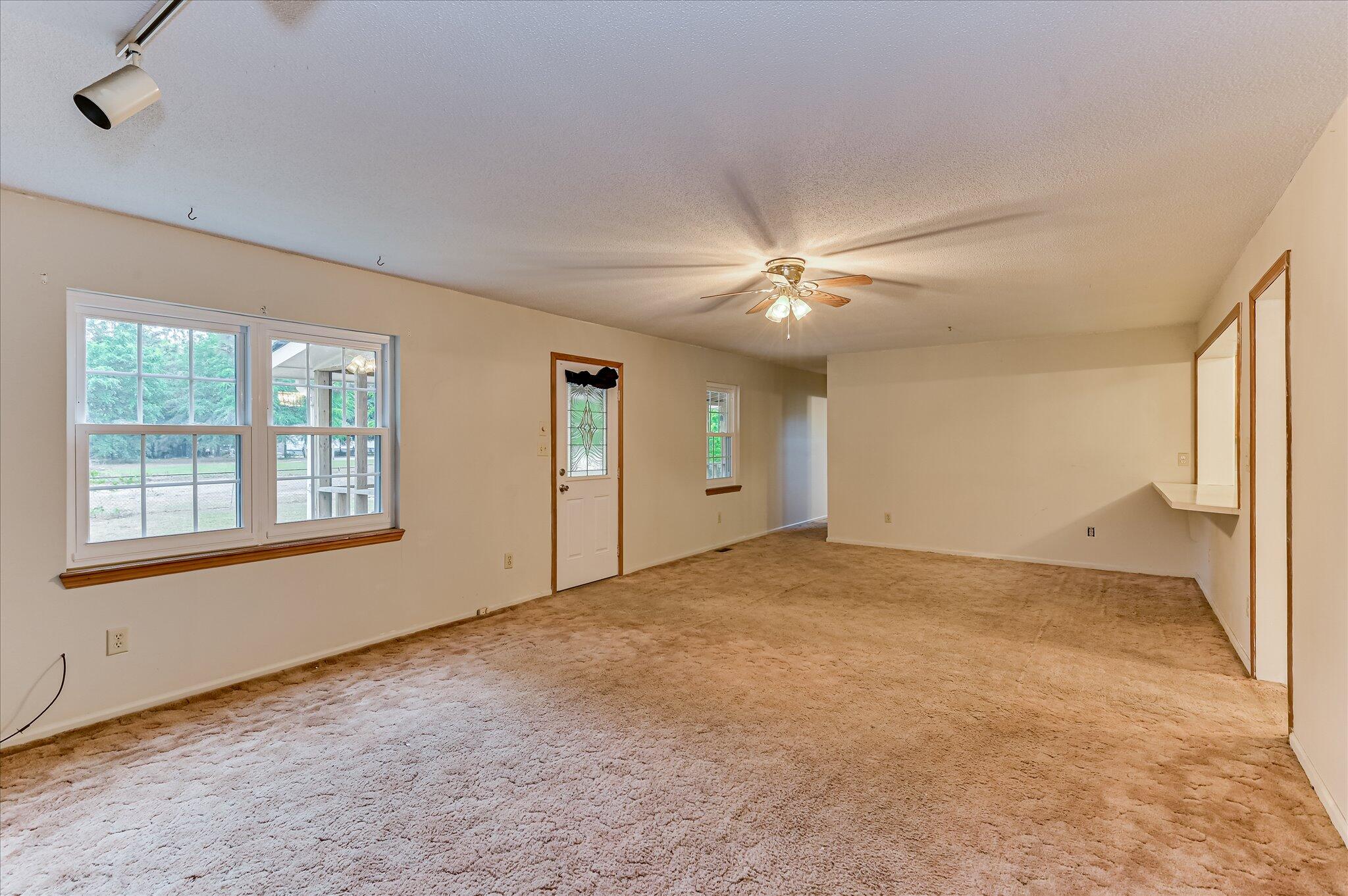 1086 Horseshoe Road Augusta, GA 30906 - Photo 21 of 43 Great room with view of back yard