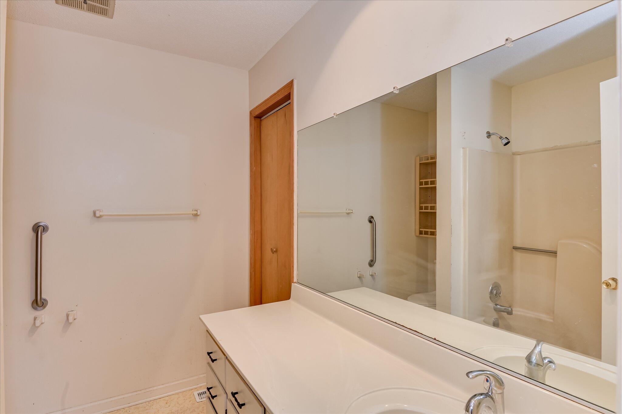 1086 Horseshoe Road Augusta, GA 30906 - Photo 24 of 43 Primary bathroom