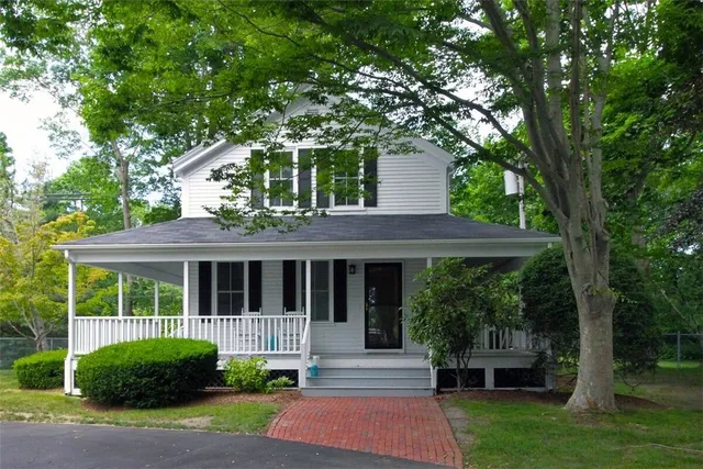 $2,800 | 364 Bellevue Avenue, Unit COTTAGE, Newport, RI 02840