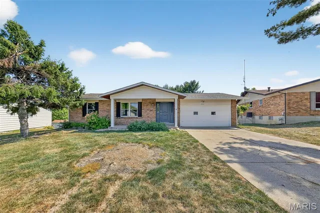 $2,100 | 3909 Golden Hills Drive, St. Peters, MO 63376