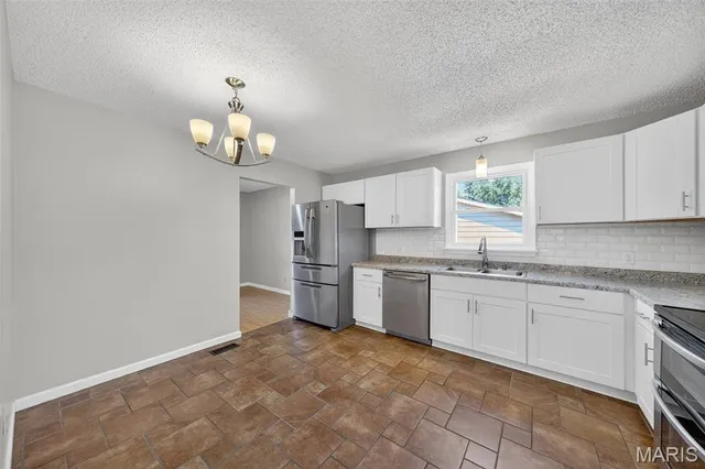 $2,100 | 3909 Golden Hills Drive, St. Peters, MO 63376