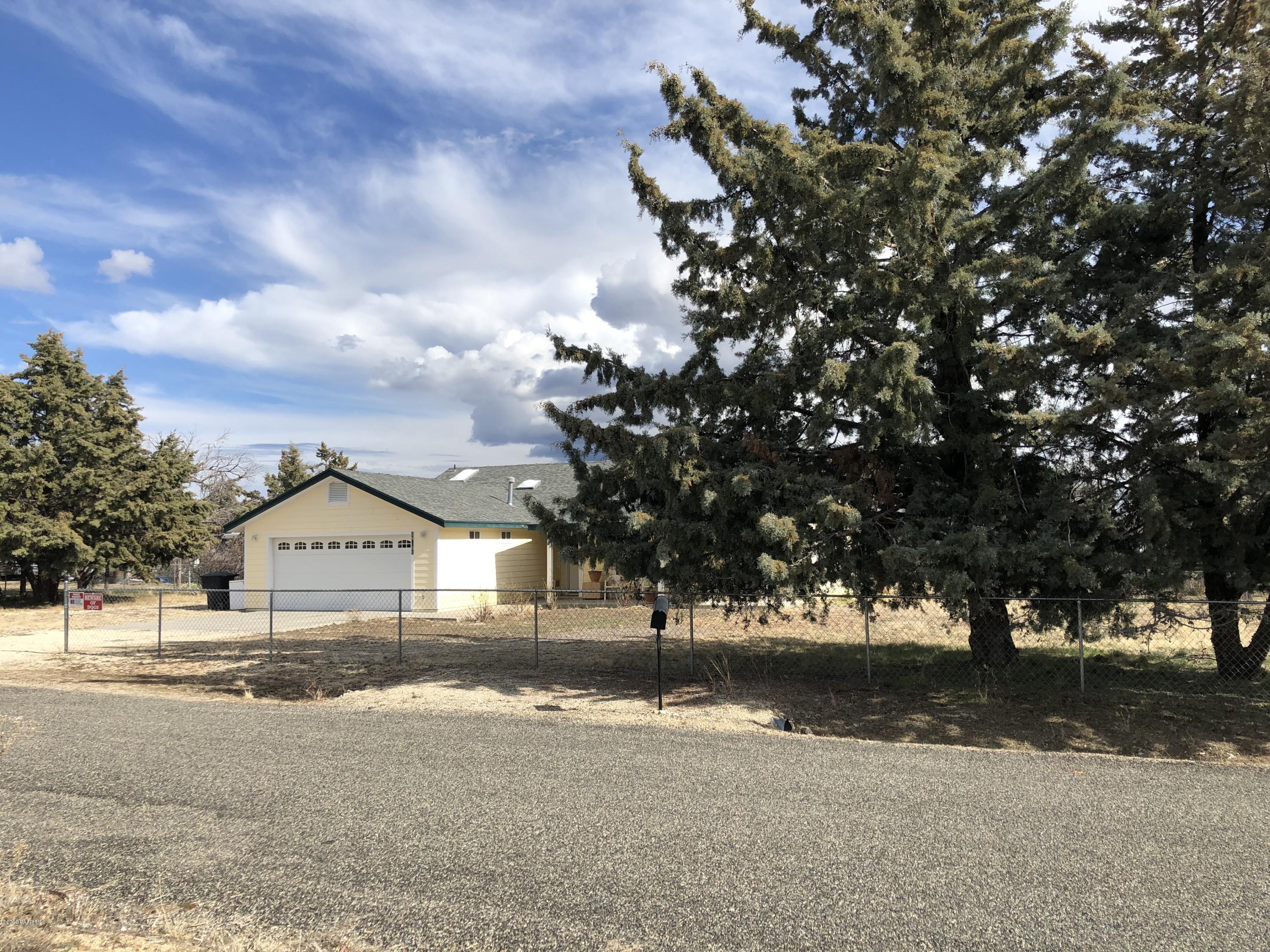 18531 Anna Smith Road Peeples Valley, AZ 86332 - Photo 4 of 31 Front 4