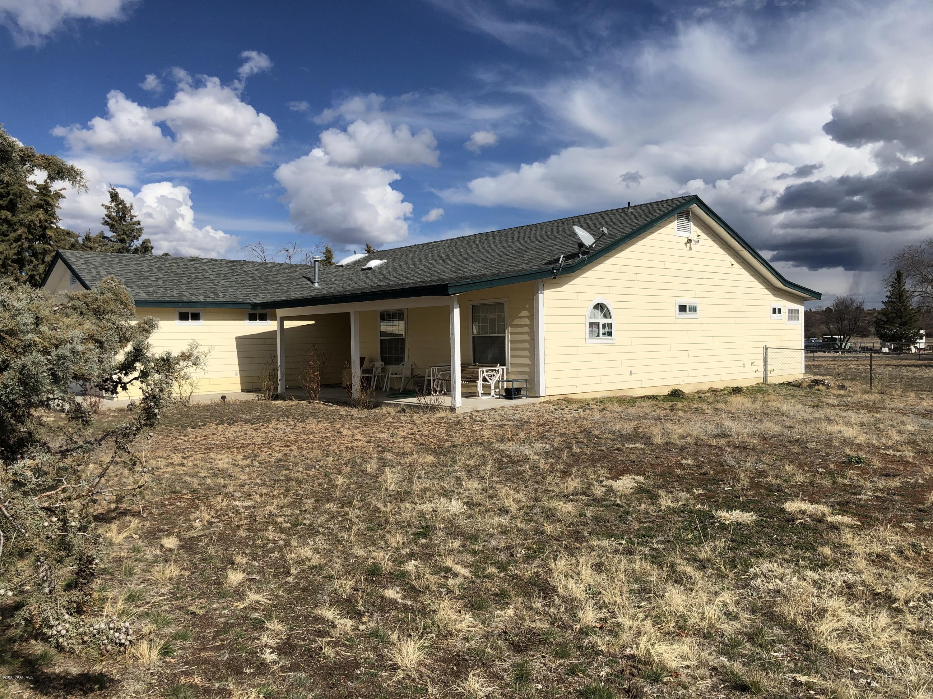 18531 Anna Smith Road Peeples Valley, AZ 86332 - Photo 6 of 31 Front Side 2