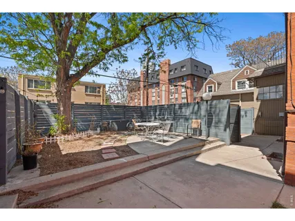 a view of a house with backyard