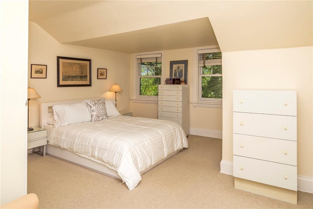 14 Terrace Road Rosslyn Farms, PA 15106 - Photo 12 of 20 Master bedroom...