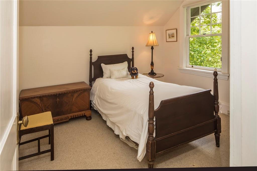 14 Terrace Road Rosslyn Farms, PA 15106 - Photo 15 of 20 Sweet bedroom...