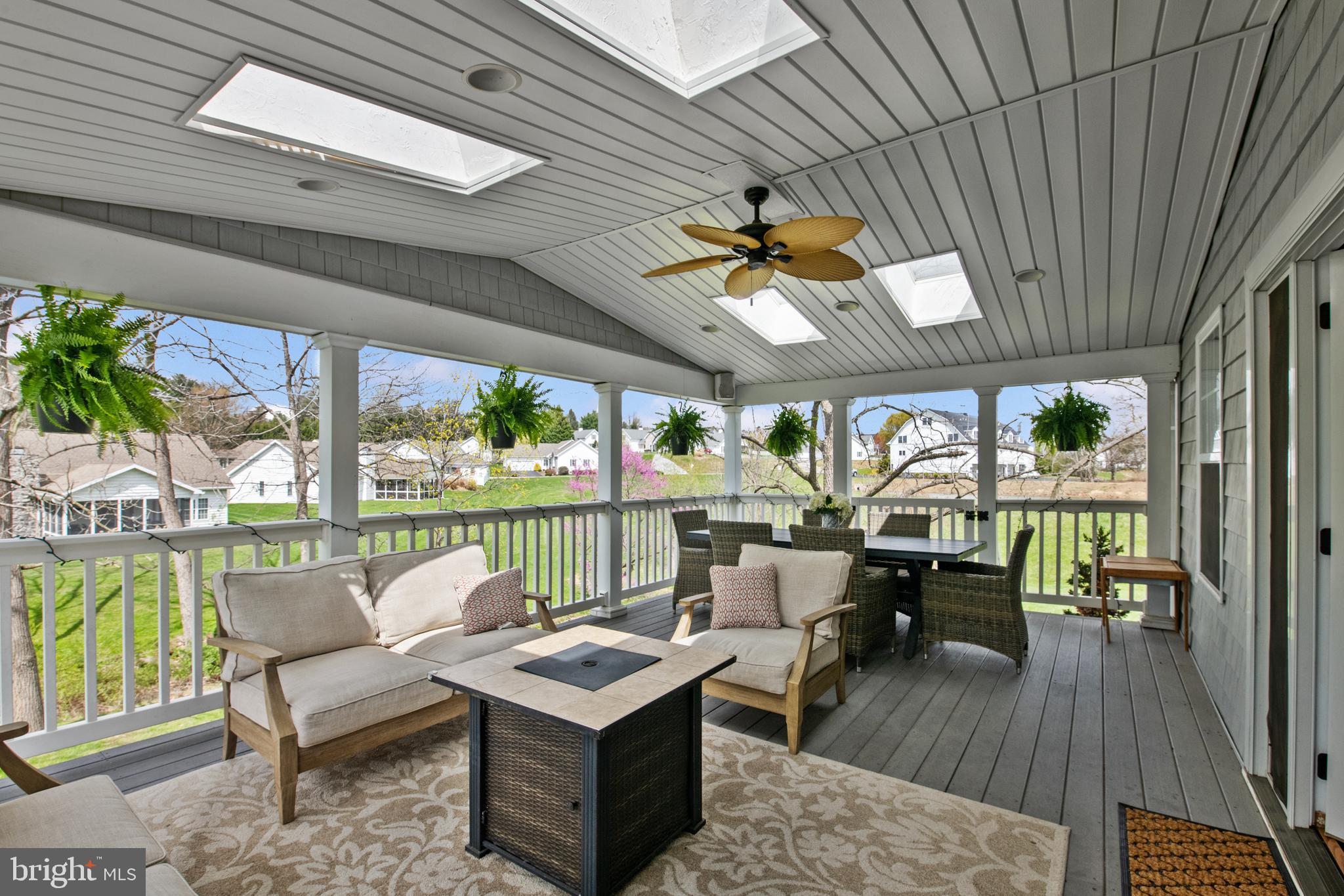 2532 Knob Hill Road York, PA 17403 - Photo 34 of 41 Covered deck