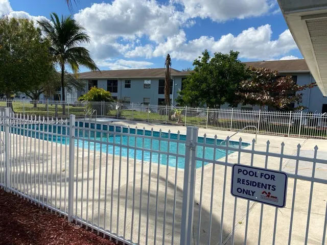 $1,500 | 617 Ixoria Avenue, Unit 12, Fort Pierce, FL 34982