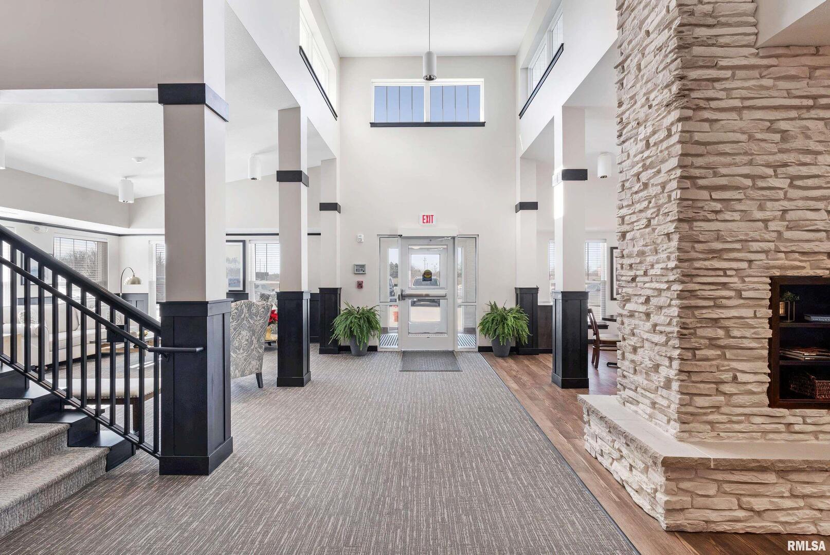 2592 Middle Road, Unit 206 Bettendorf, IA 52722 - Photo 7 of 21