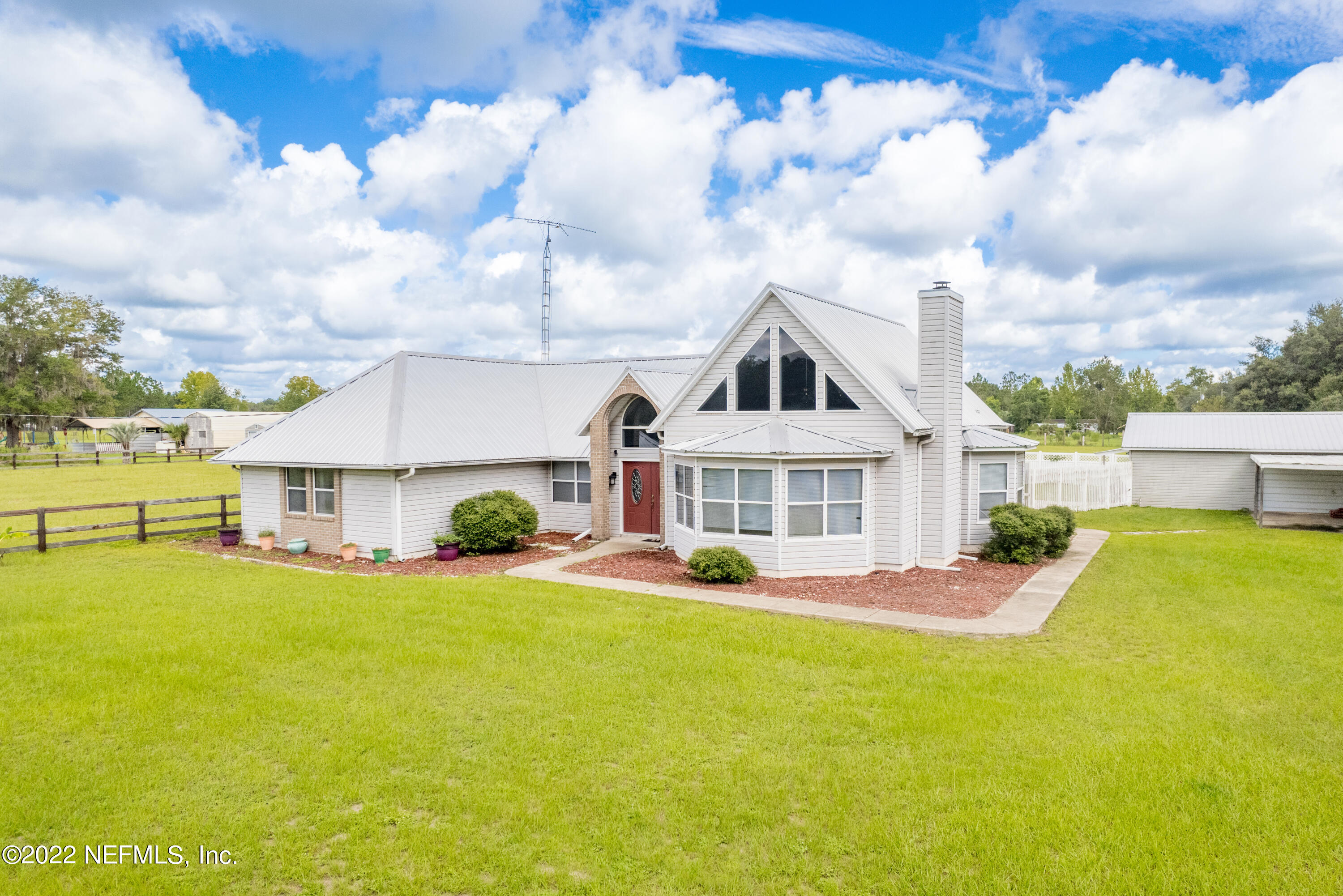 122 Queens Country Road Interlachen, FL 32148 - Photo 14 of 109 122 Queens Country Road-14