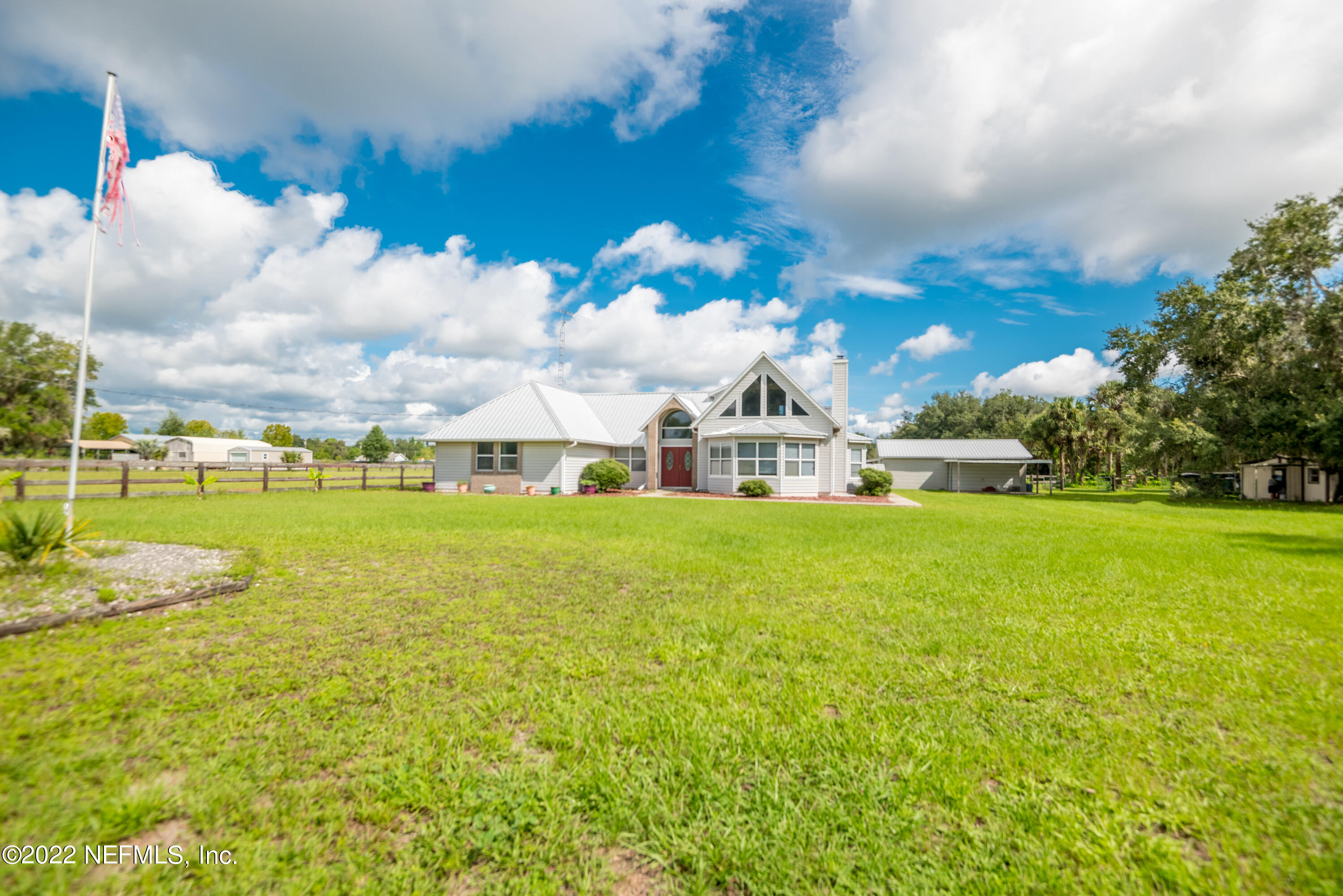 122 Queens Country Road Interlachen, FL 32148 - Photo 3 of 109 122 Queens Country Road-3