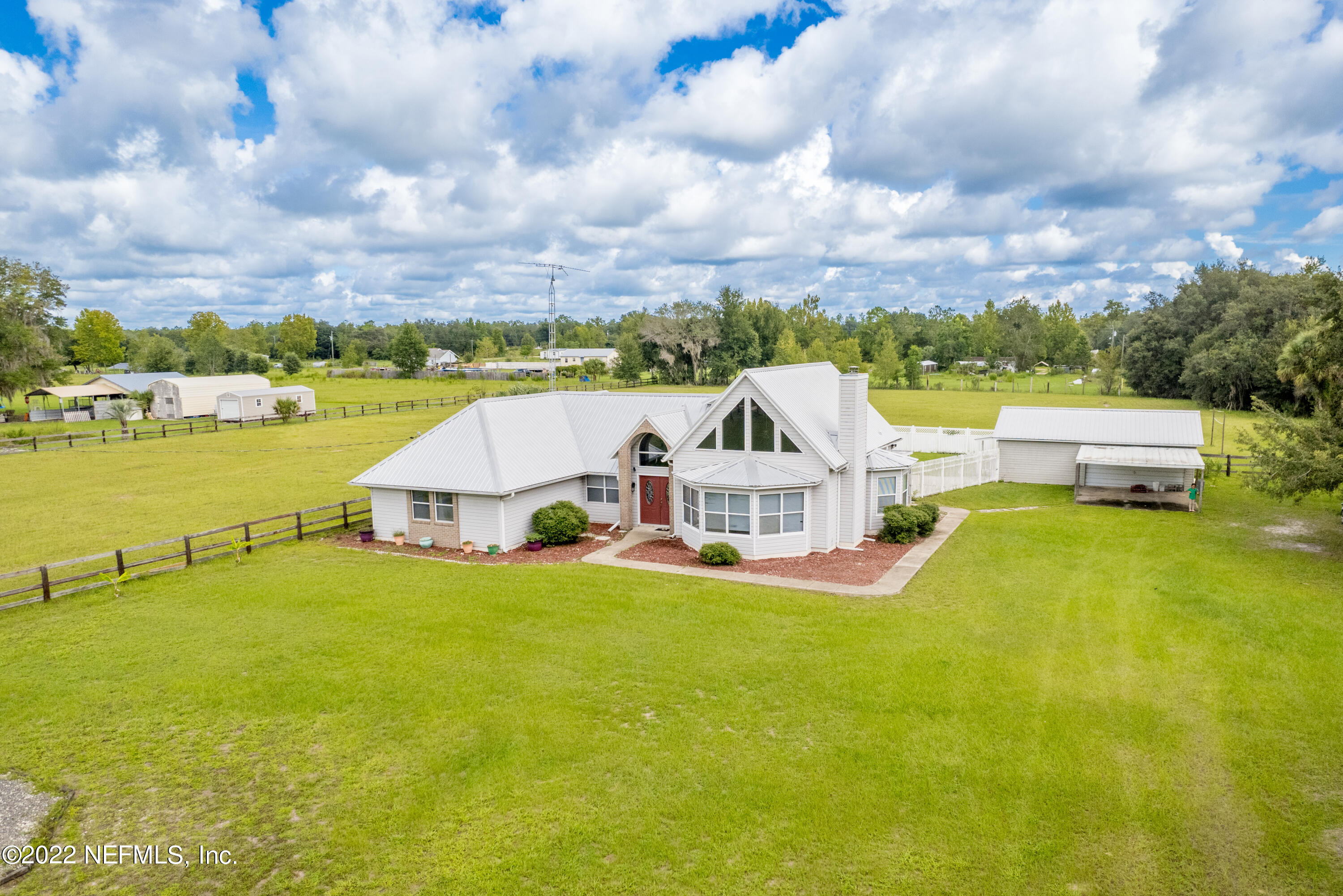 122 Queens Country Road Interlachen, FL 32148 - Photo 10 of 109 122 Queens Country Road-10