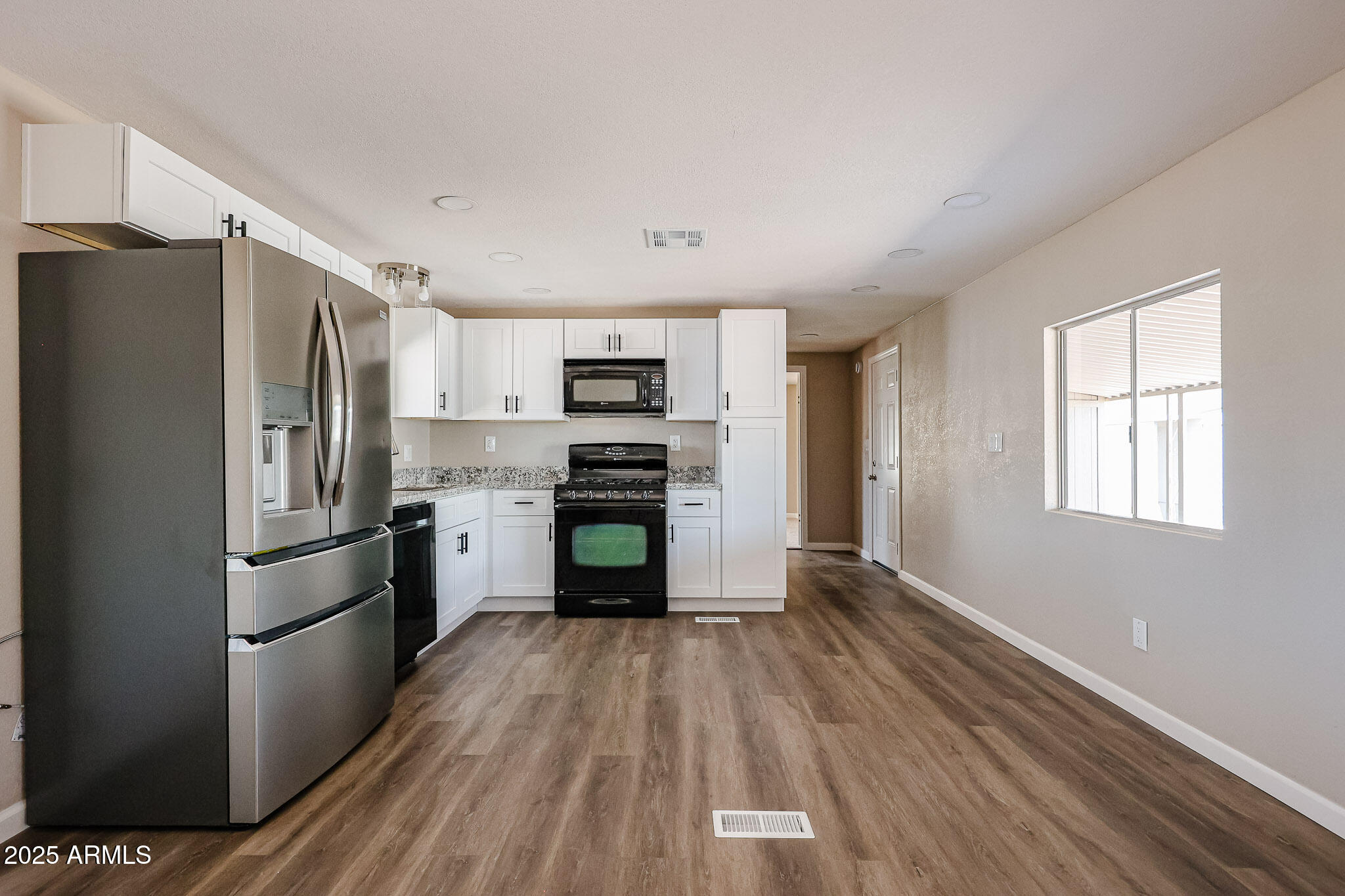 8600 East Broadway Road, Unit 53 Mesa, AZ 85208 - Photo 6 of 29 a kitchen with stainless steel appliances a refrigerator and a stove