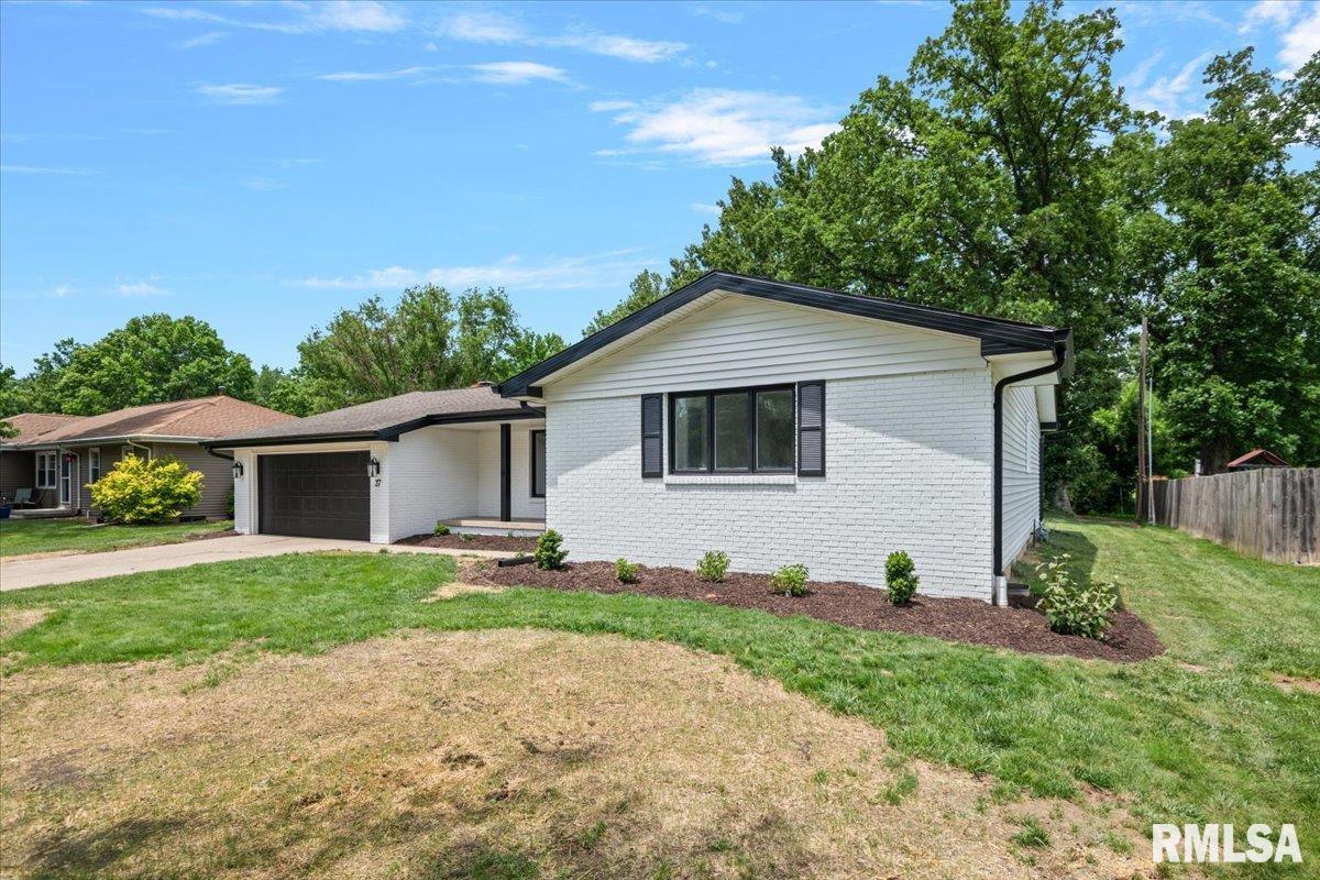 27 Mishawaka Drive Rochester, IL 62563 - Photo 2 of 42