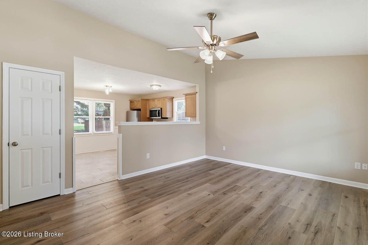 8410 Silver Fox Road Louisville, KY 40291 - Photo 4 of 40 8410 Silver Fox Rd - 8
