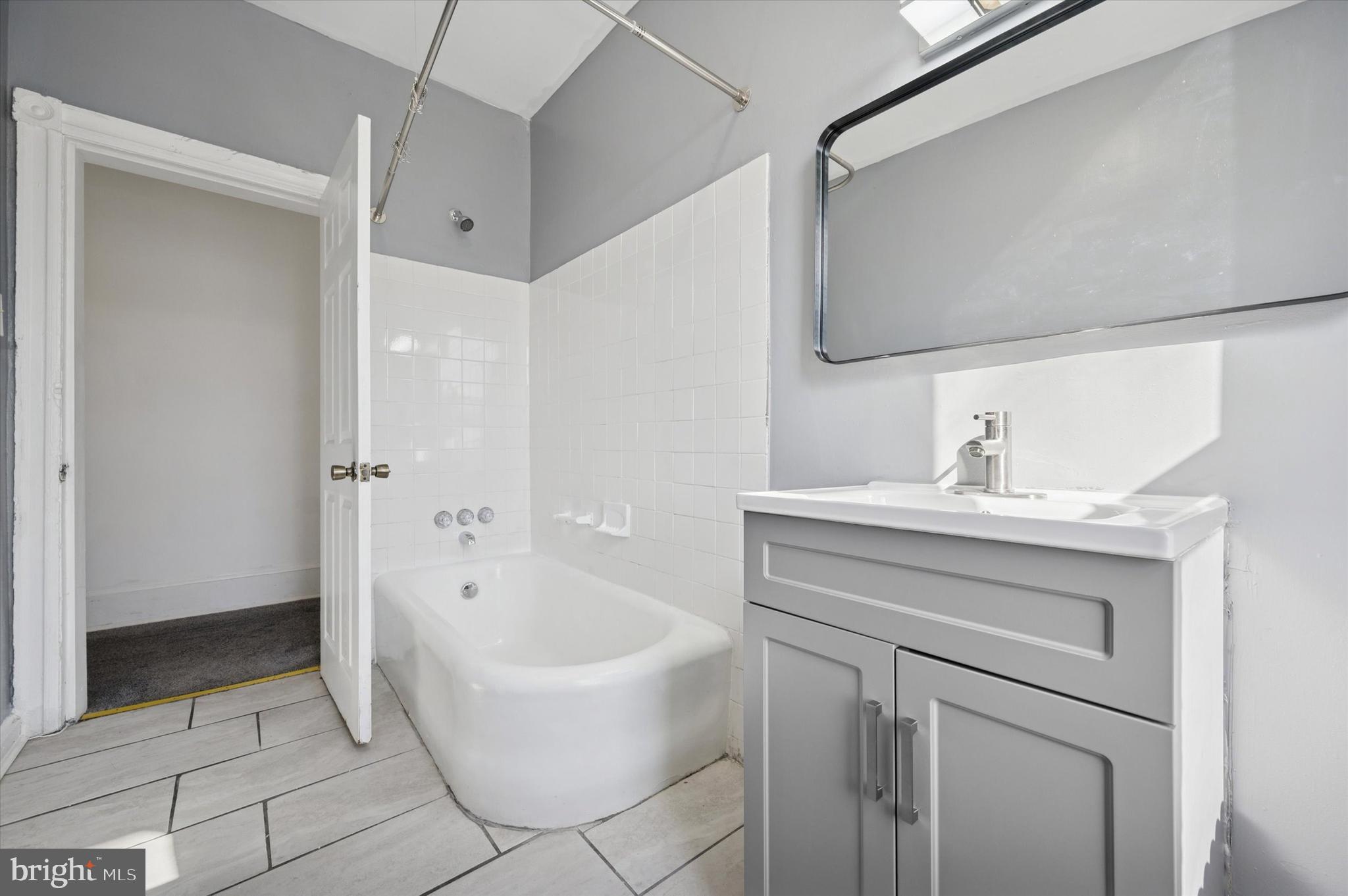 5262 Parkside Avenue Philadelphia, PA 19131 - Photo 7 of 14 a bathroom with a bathtub and a sink