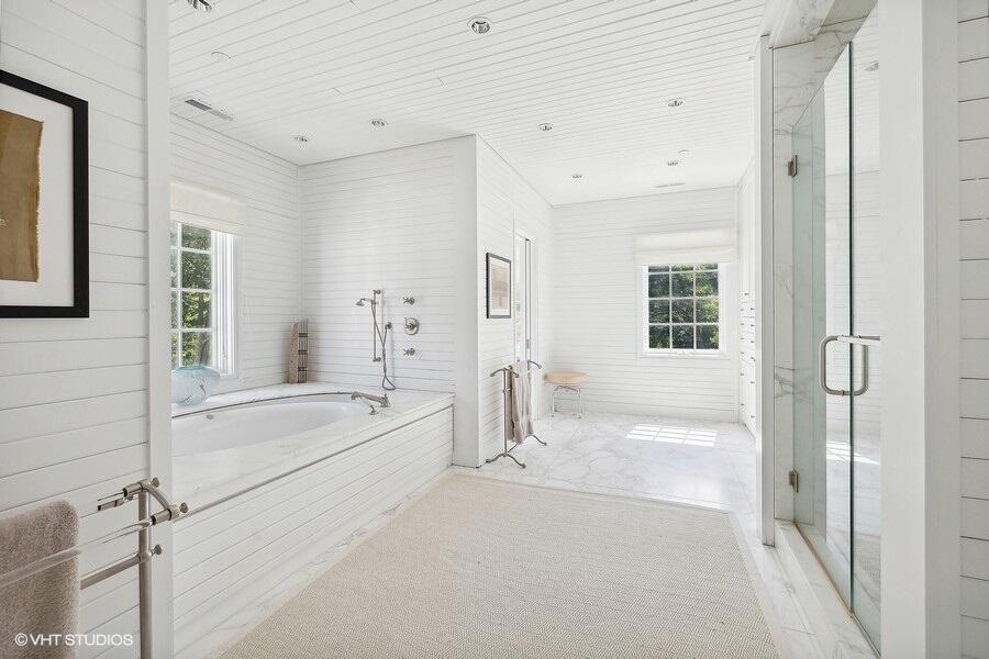 15360 Lakeshore Road Lakeside, MI 49116 - Photo 25 of 39 25_15360LakeshoreRd_13_PrimaryBathroom_L