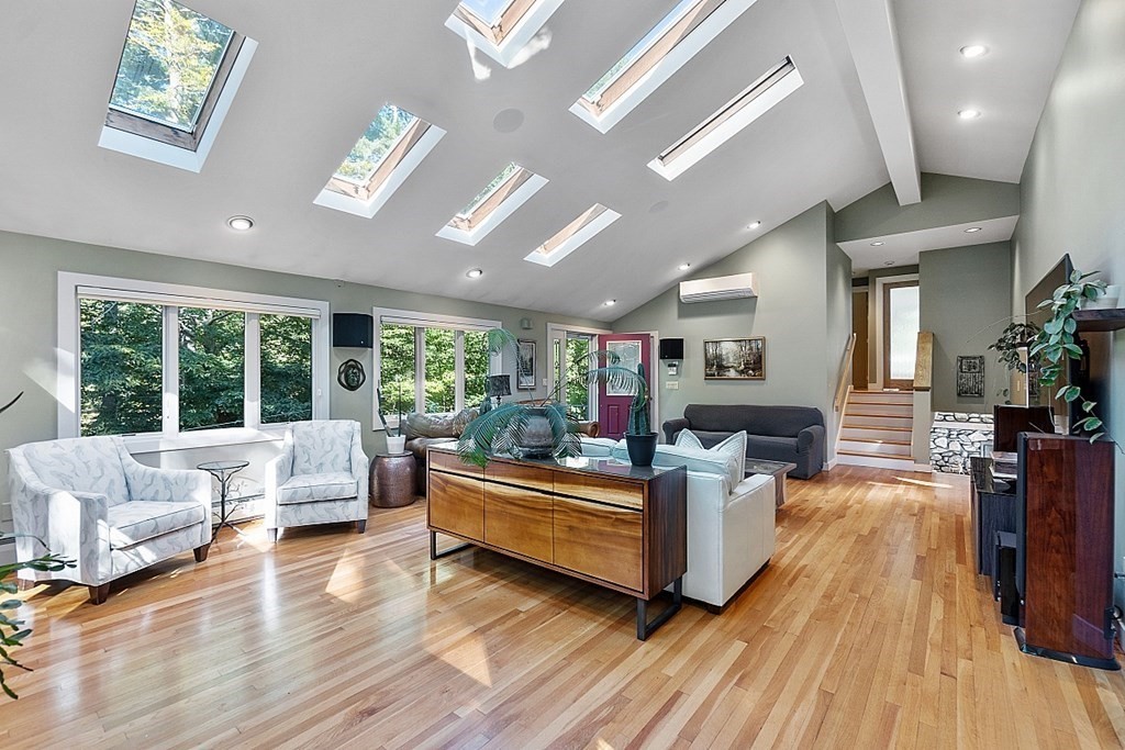 342 Mountain Road Princeton, MA 01541 - Photo 4 of 39