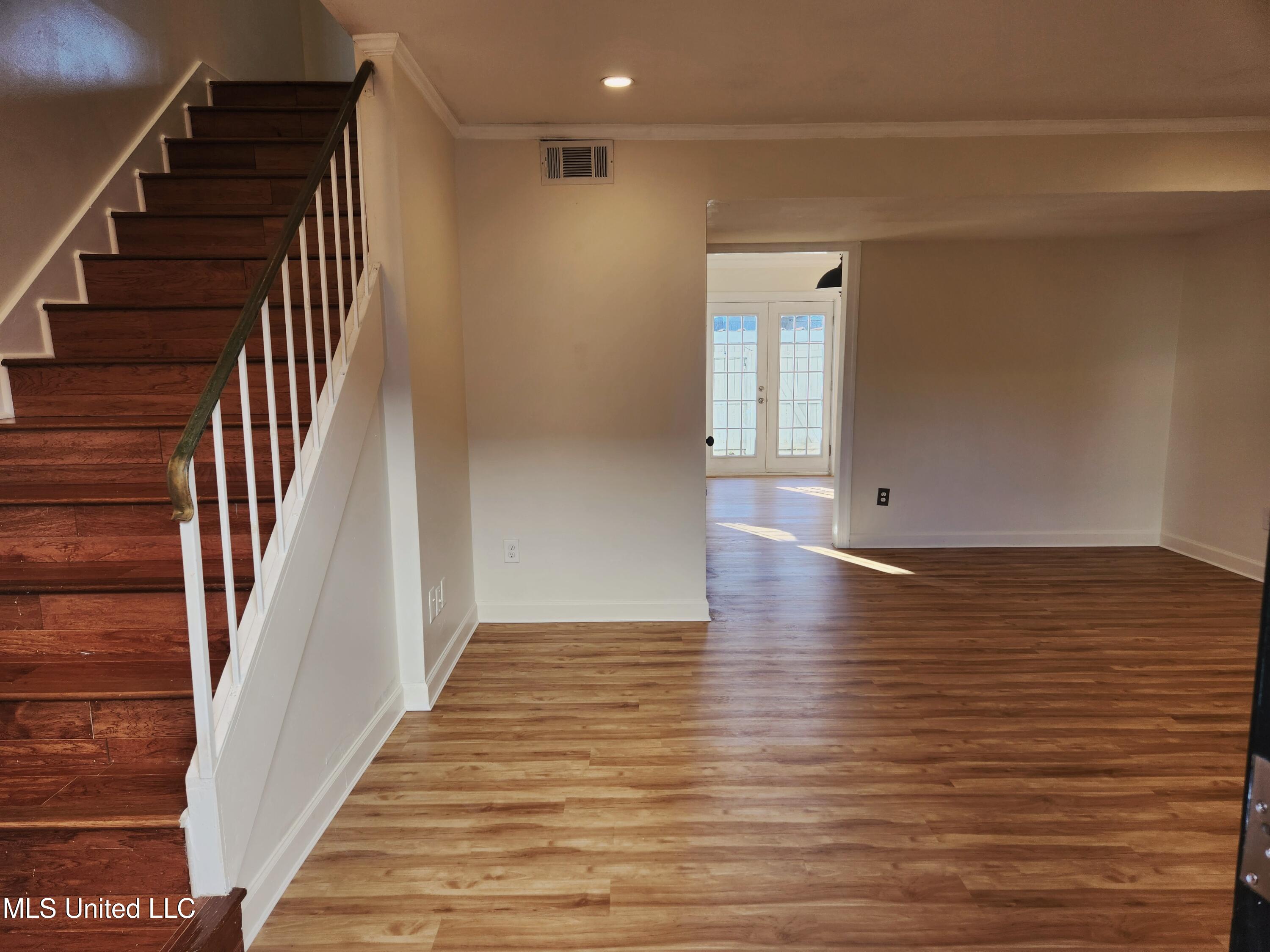 5025 Wayneland Drive, Unit H3 Jackson, MS 39211 - Photo 4 of 32 20260222_160856