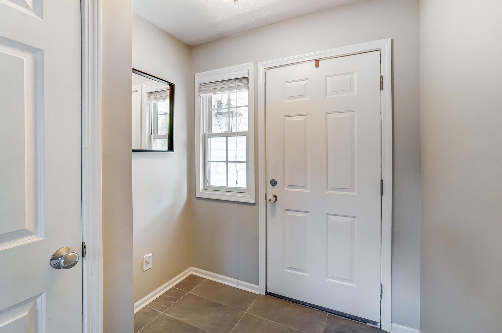 1220 Shagbark Road, Unit 24 Columbus, OH 43230 - Photo 3 of 35 Front hall