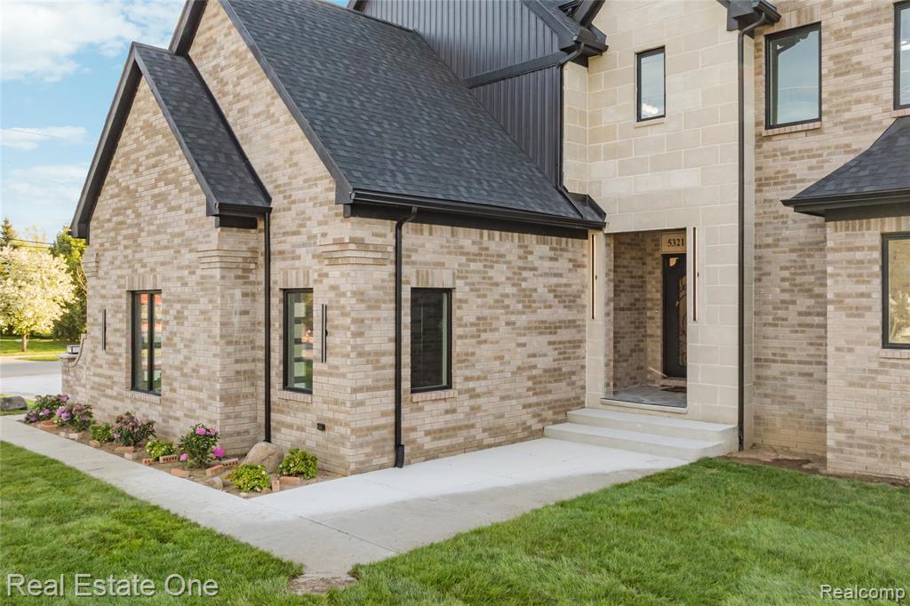 5321 Rochester Road Troy, MI 48085 - Photo 2 of 73