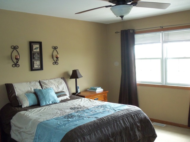 2031 Lisbon Road, Unit B Morris, IL 60450 - Photo 15 of 21 a bedroom with a bed and a window