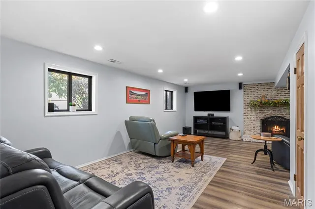 $229,900 | 2362 Briarcliff Drive, Alton, IL 62002