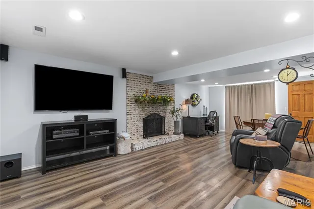 $229,900 | 2362 Briarcliff Drive, Alton, IL 62002