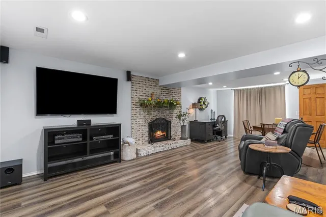 $229,900 | 2362 Briarcliff Drive, Alton, IL 62002