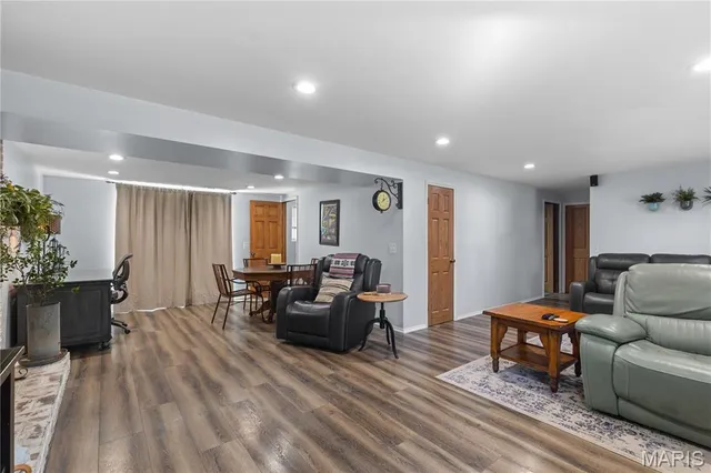 $229,900 | 2362 Briarcliff Drive, Alton, IL 62002