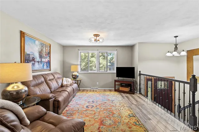 $229,900 | 2362 Briarcliff Drive, Alton, IL 62002