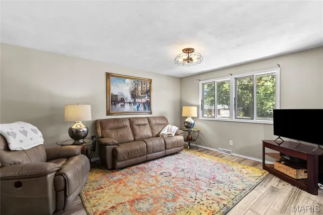 $229,900 | 2362 Briarcliff Drive, Alton, IL 62002