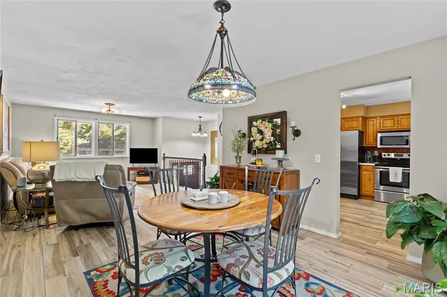 $229,900 | 2362 Briarcliff Drive, Alton, IL 62002