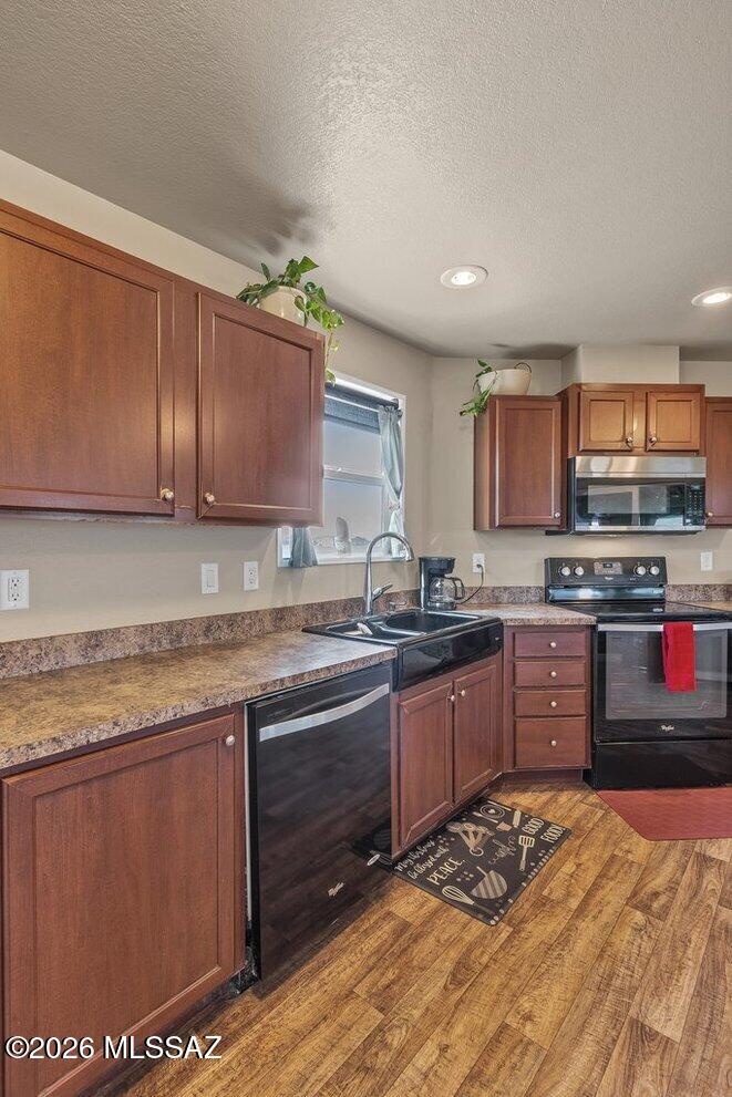 8845 Ghost Ranch Road Marana, AZ 85653 - Photo 9 of 39 Kitchen