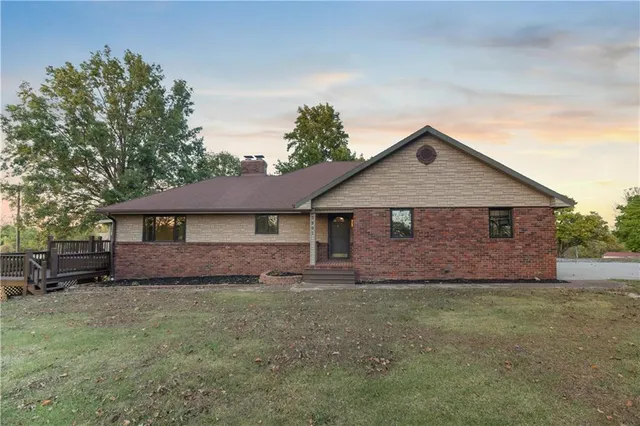 $415,000 | 7201 Whitson Road Southeast, St. Joseph, MO 64507