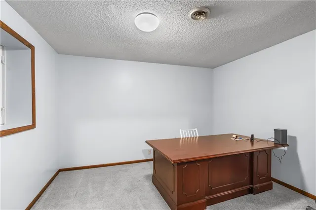 $415,000 | 7201 Whitson Road Southeast, St. Joseph, MO 64507