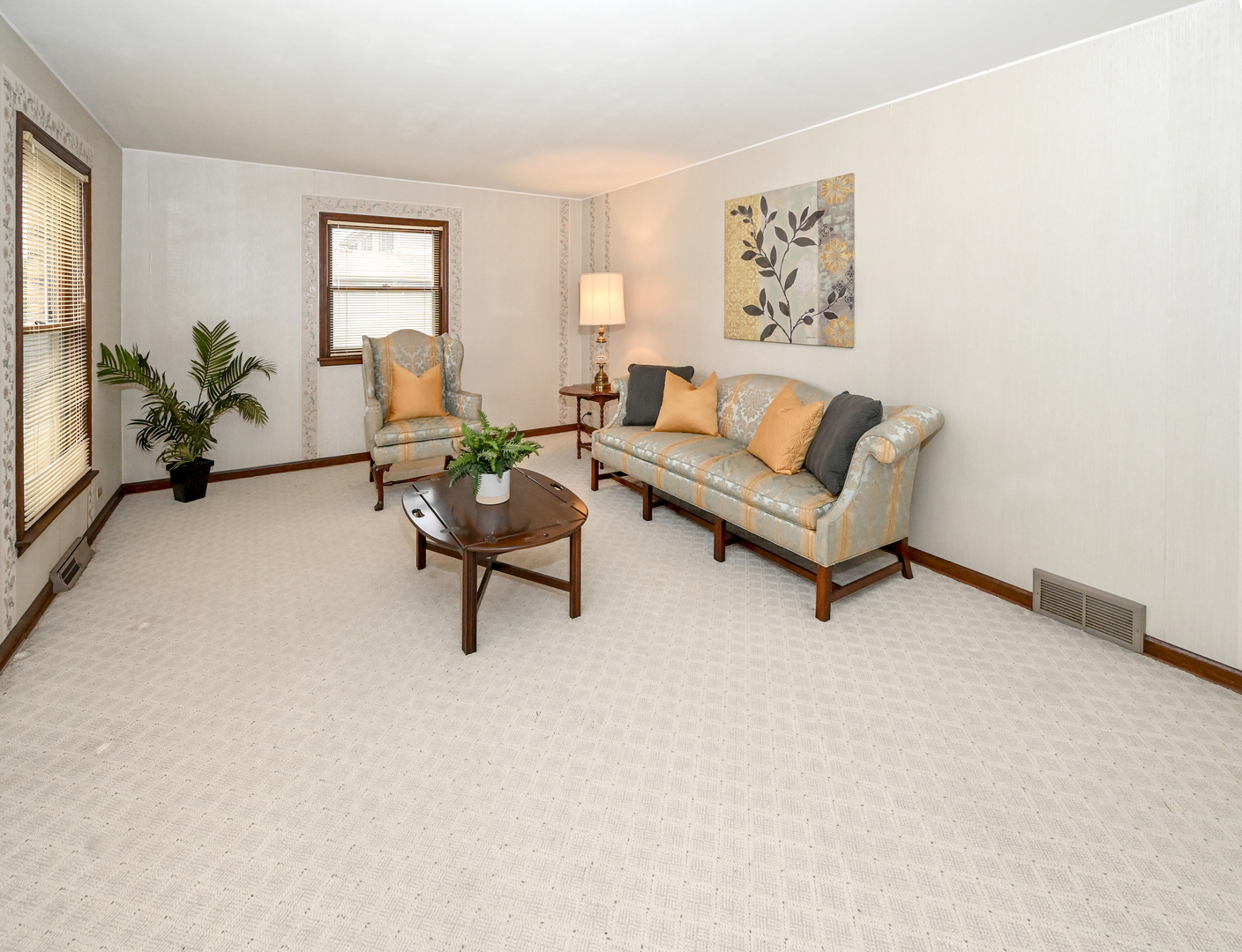 249 South Arlington Heights Road Elk Grove Village, IL 60007 - Photo 2 of 21 a living room with furniture and a potted plant