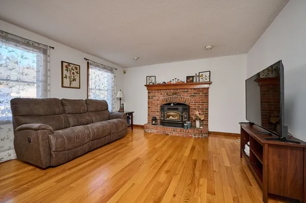 $695,000 | 1 Ashley Circle, Easthampton, MA 01027