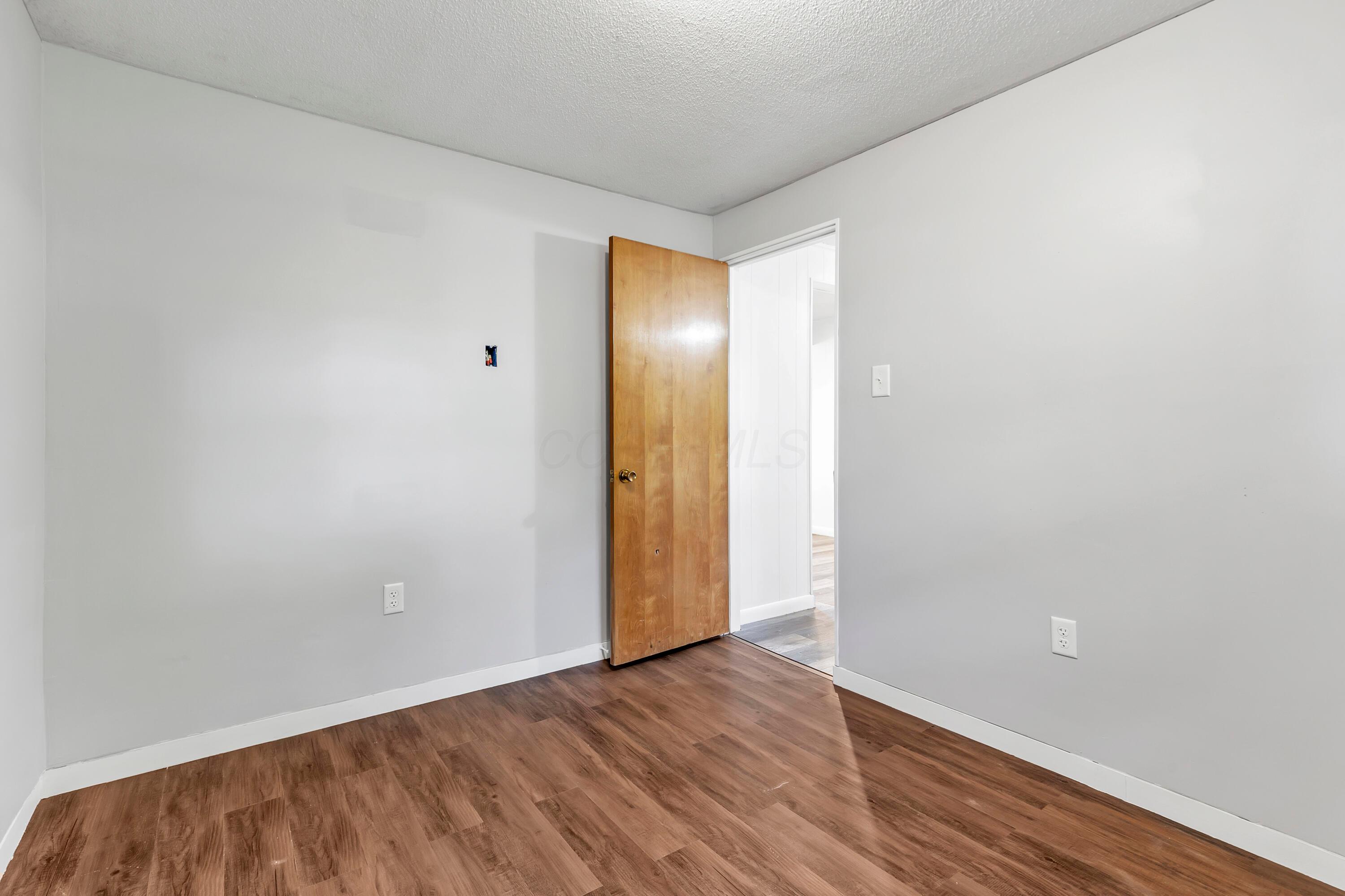281 Middle Ground Road Southwest Pataskala, OH 43062 - Photo 26 of 52 Bedroom