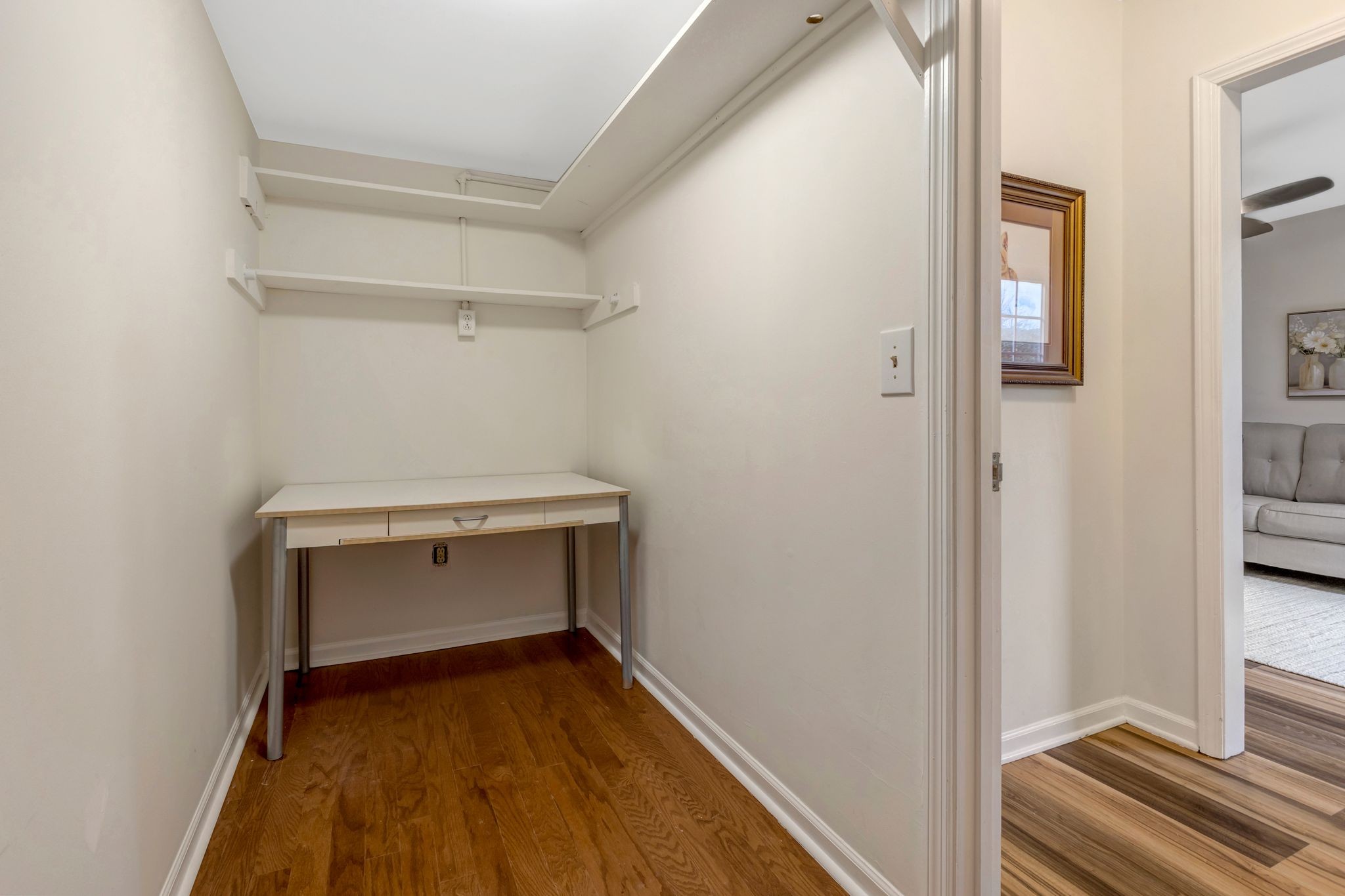 1011 Murfreesboro Road, Unit B2 Franklin, TN 37064 - Photo 27 of 39 a room that has a bed and a window