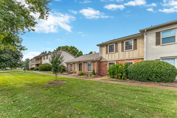 $374,900 | 1011 Murfreesboro Road, Unit B2, Franklin, TN 37064