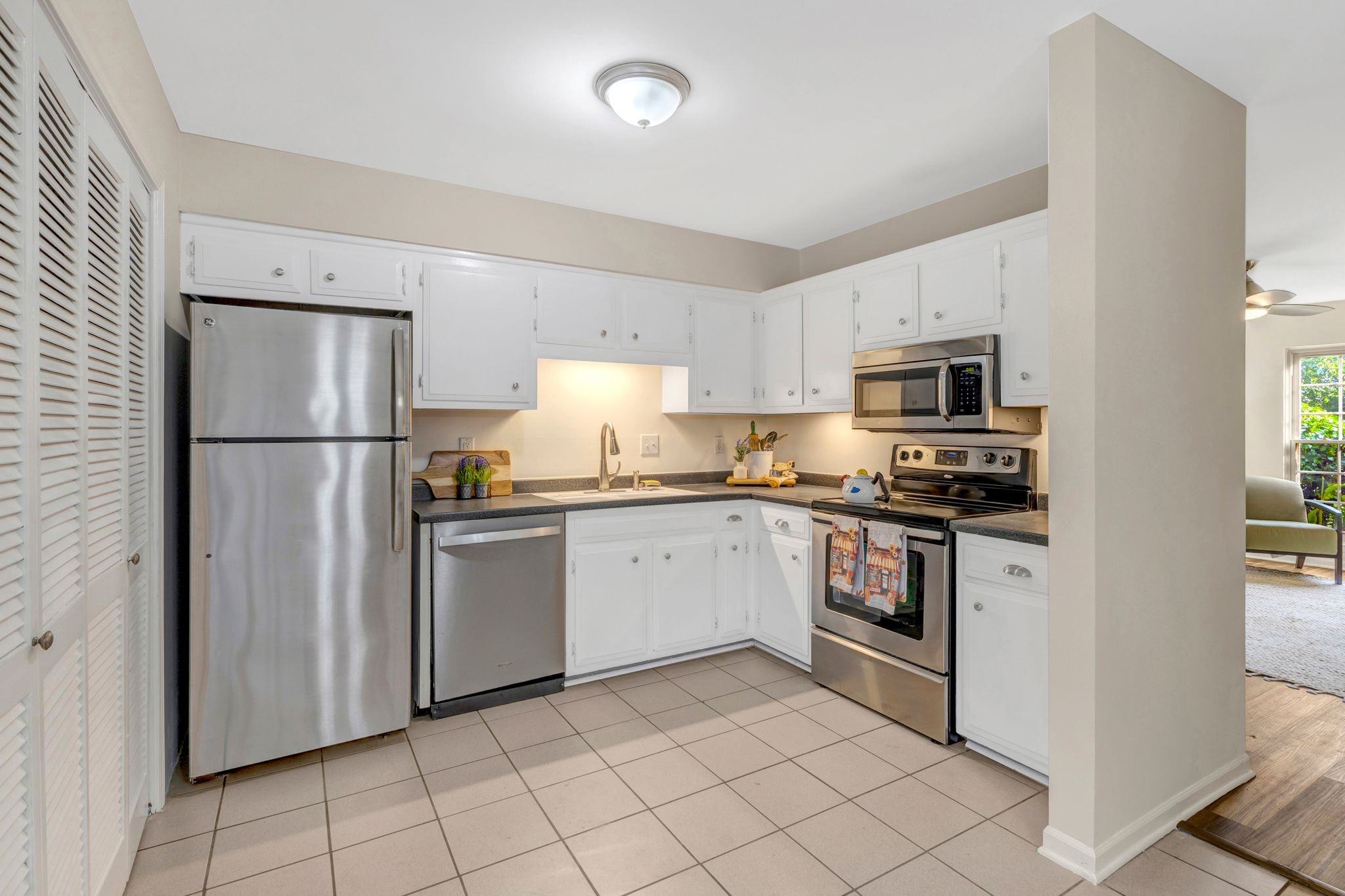 1011 Murfreesboro Road, Unit B2 Franklin, TN 37064 - Photo 10 of 39 a kitchen with a refrigerator stove and microwave