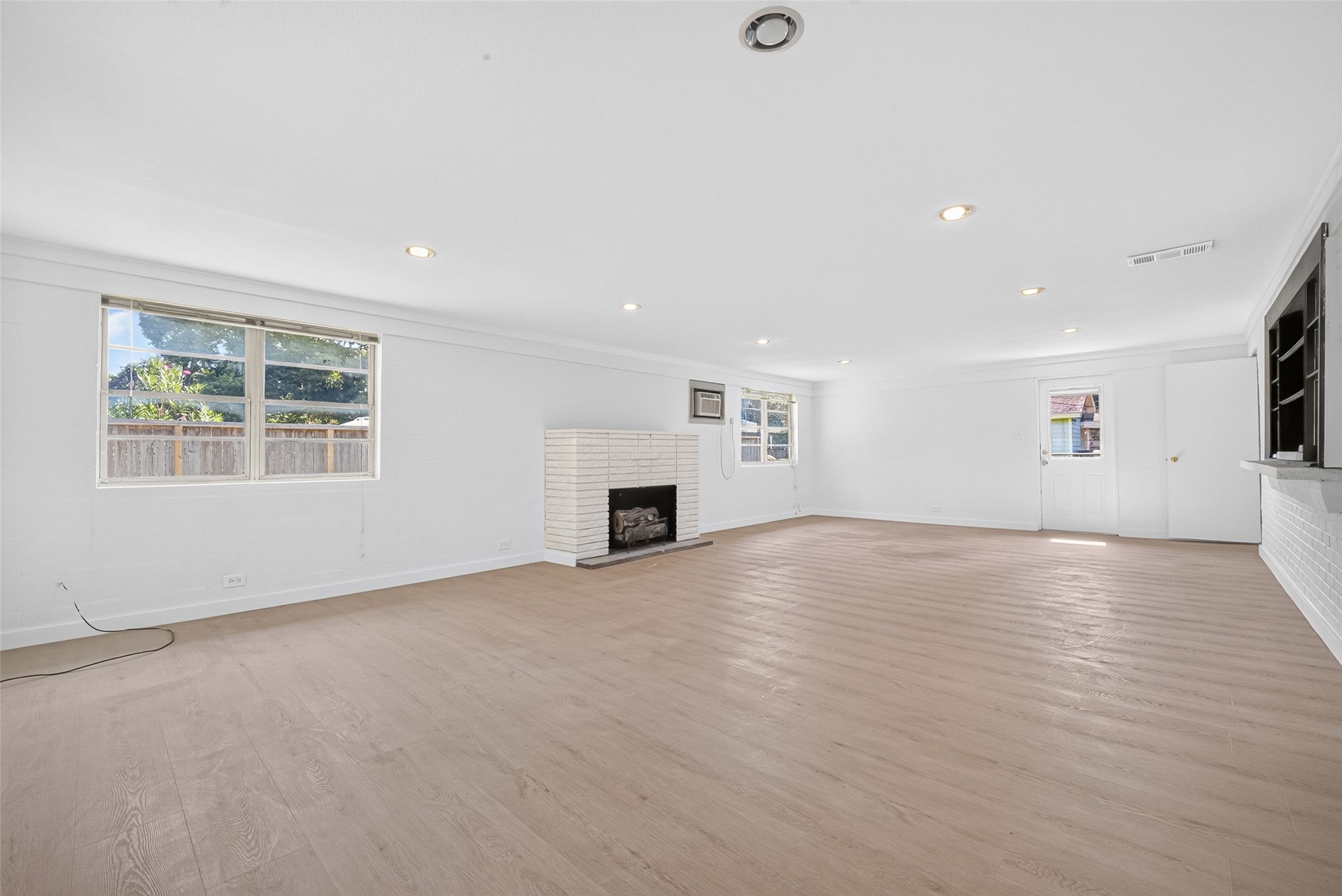6131 Birdwood Road Houston, TX 77074 - Photo 10 of 22 Gallery Image 10