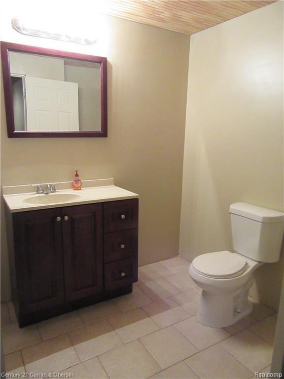 21149 Bryce Court Romulus, MI 48174 - Photo 29 of 32 Bryce Half Bath Downstairs.jpg