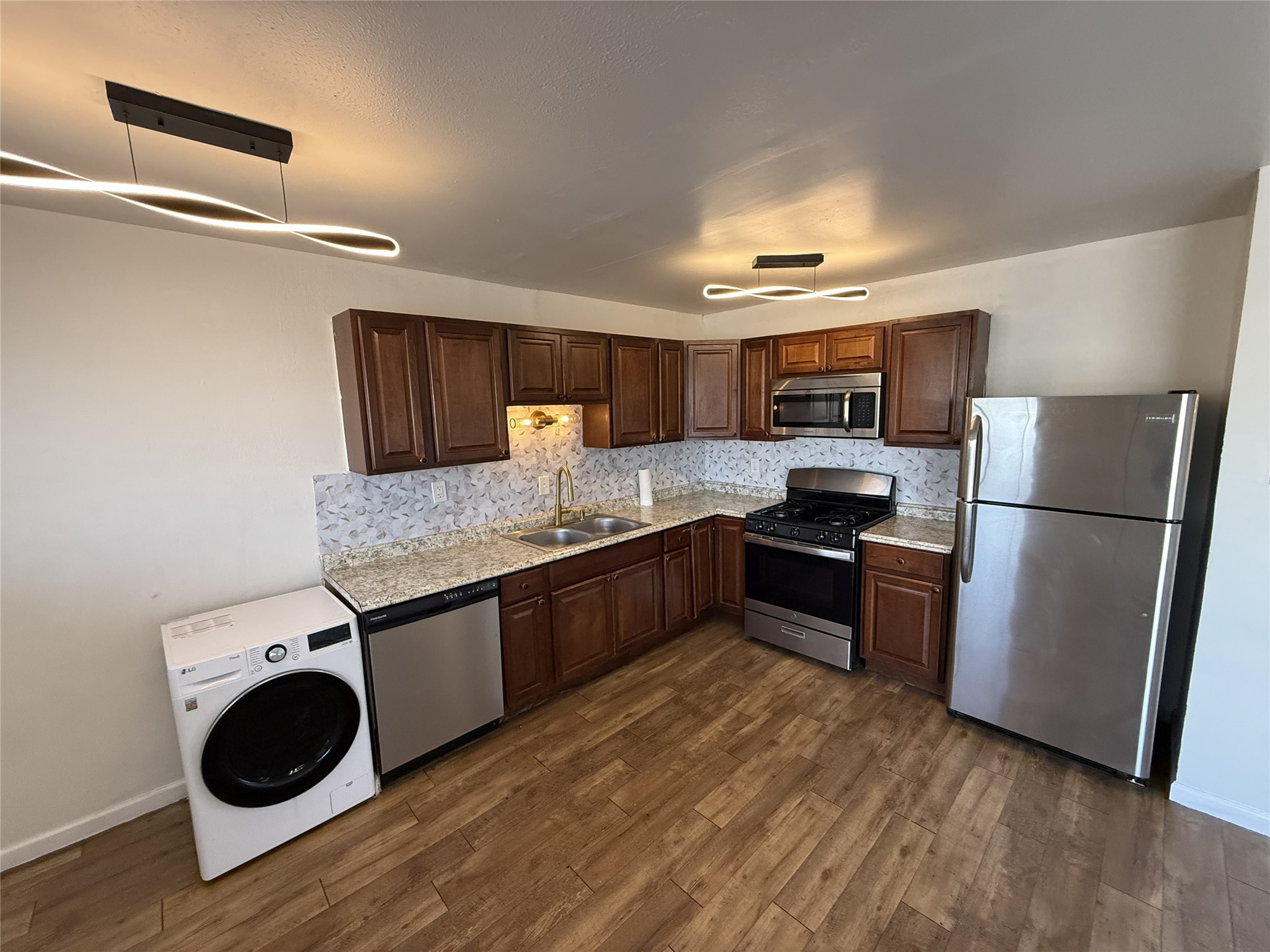 1529 Wirt Road, Unit 28 Houston, TX 77055 - Photo 9 of 20 Gallery Image 9
