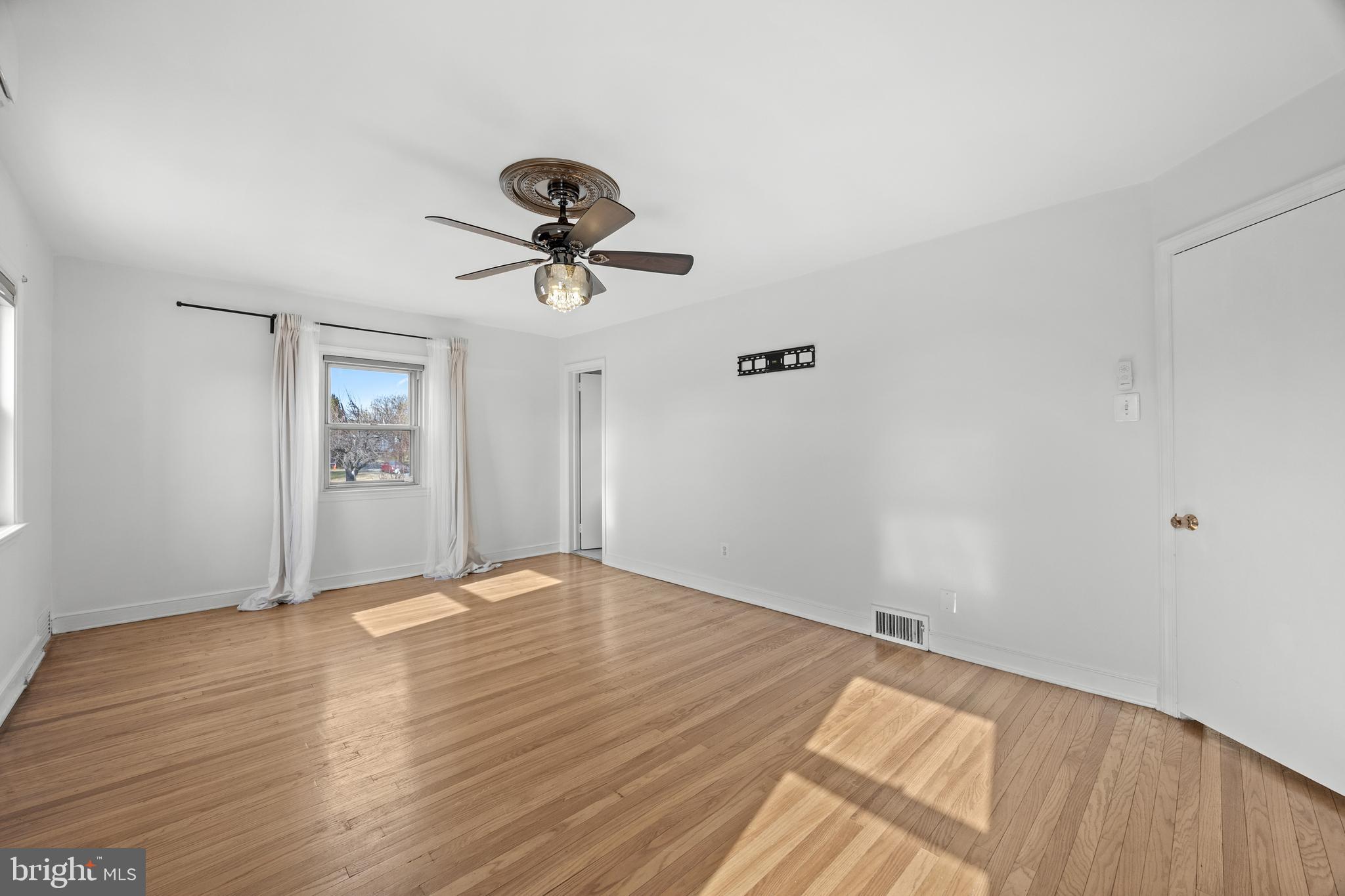 37 Dewey Road Cheltenham, PA 19012 - Photo 21 of 24