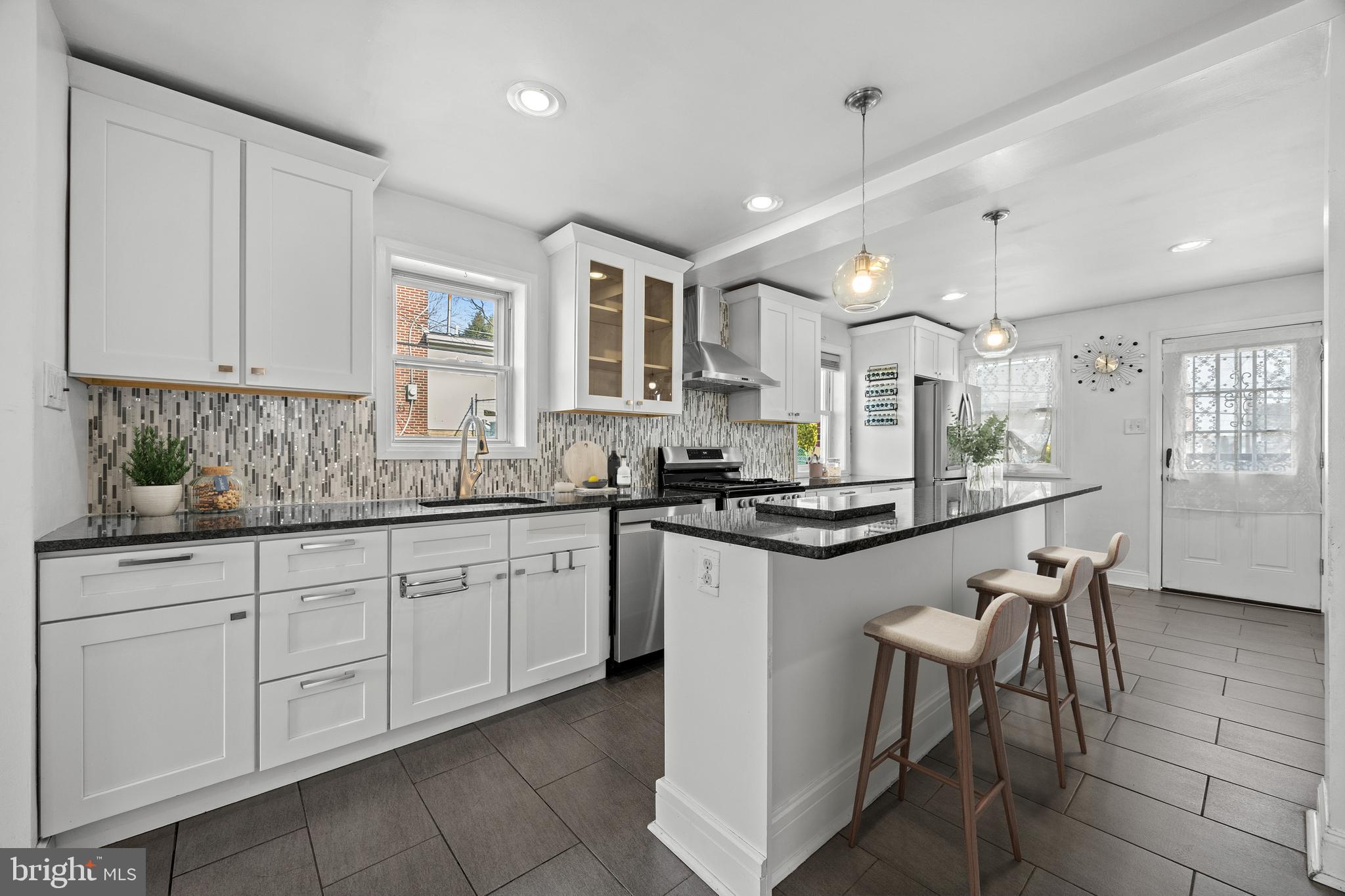 37 Dewey Road Cheltenham, PA 19012 - Photo 6 of 24