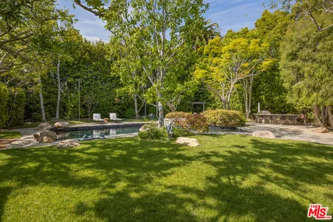 $9,998,000 | 13627 Sunset Boulevard, Pacific Palisades, CA 90272