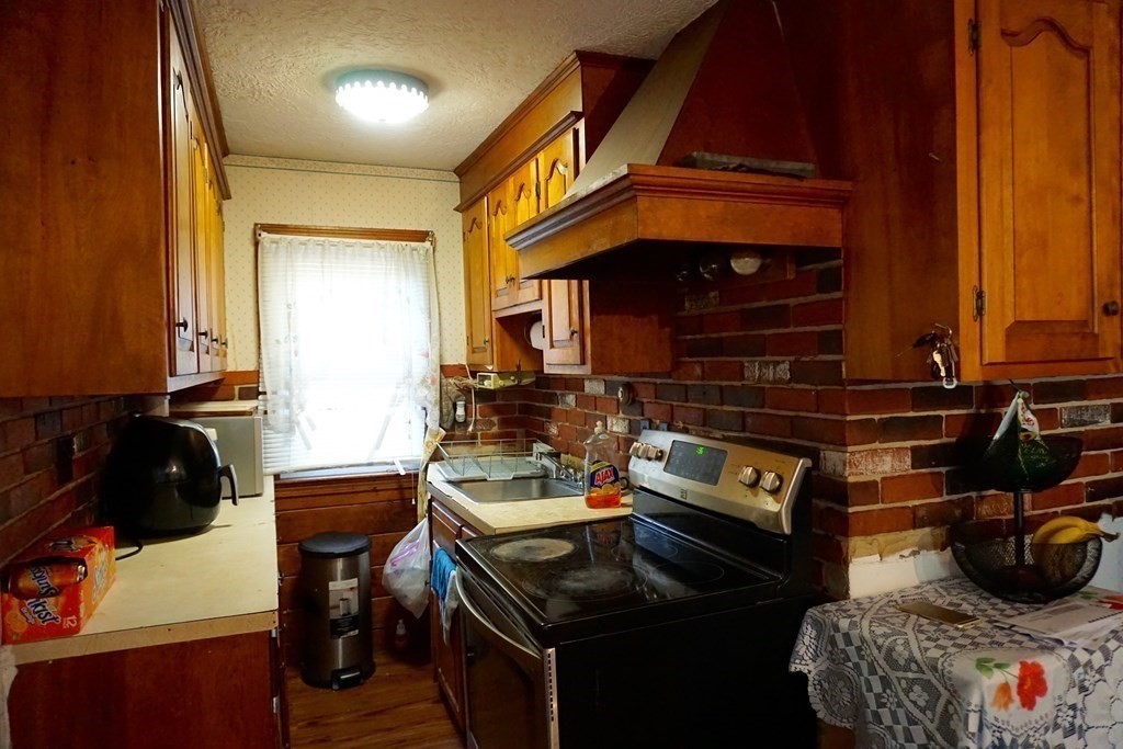 44 Reed Street Worcester, MA 01602 - Photo 5 of 8 Gallery Image 5